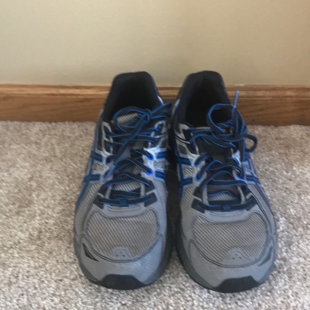 ASICS gel tennis shoes